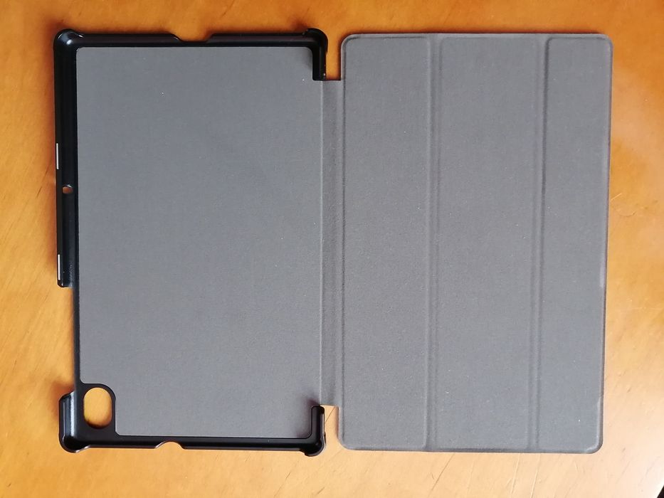Sprzedam nowe etui na tablet 23x15 cm. Przekątna tabletu 27 cm Idealne