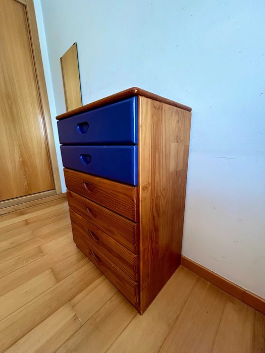 Quarto juvenil em pinho maciço