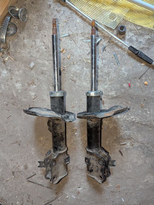 Амортизатори передні Hyundai Accent 2008/ Хюндай Акцент 2008