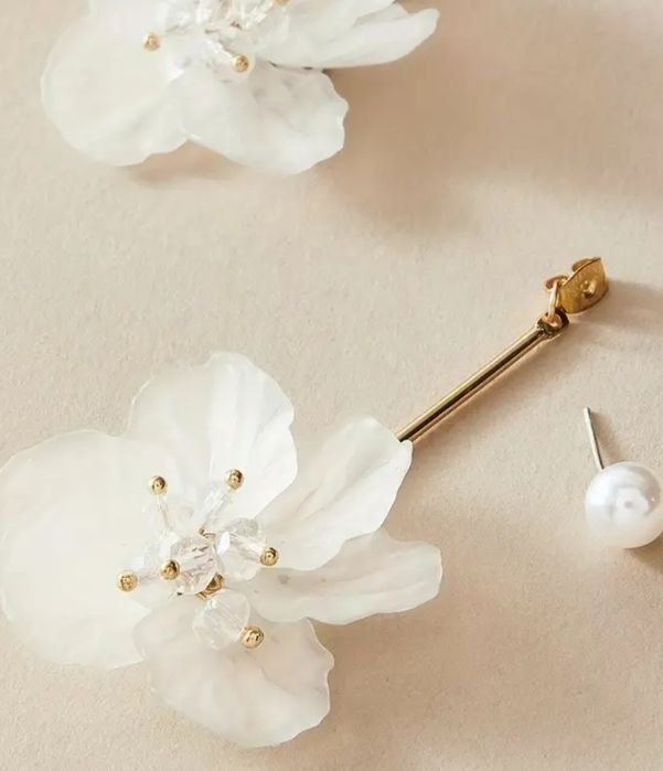 Kolczyki wiszące kwiaty akrylowe jasny róż z perełką