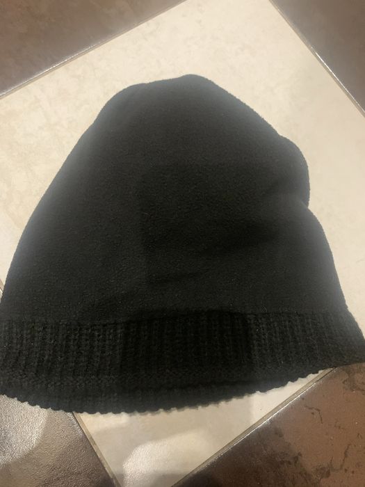 Продам теплу шапку stone island