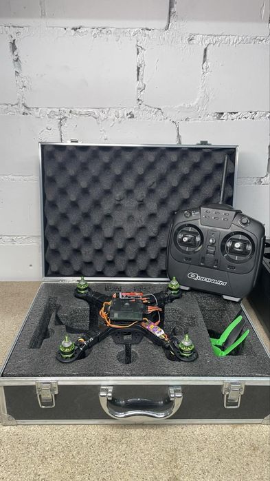 Квадрокоптер у валізі + пульт Quanum