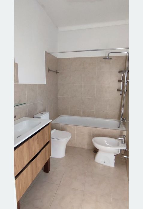 Aluga-se  T3+1 em Colares