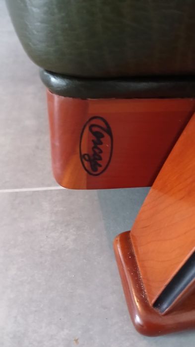 Terno de sofás em pele genuíno.