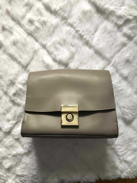 mała torebka marki Furla