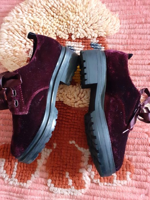 Sapatos Bershka de veludo bordõ nr 38 ( Novos)