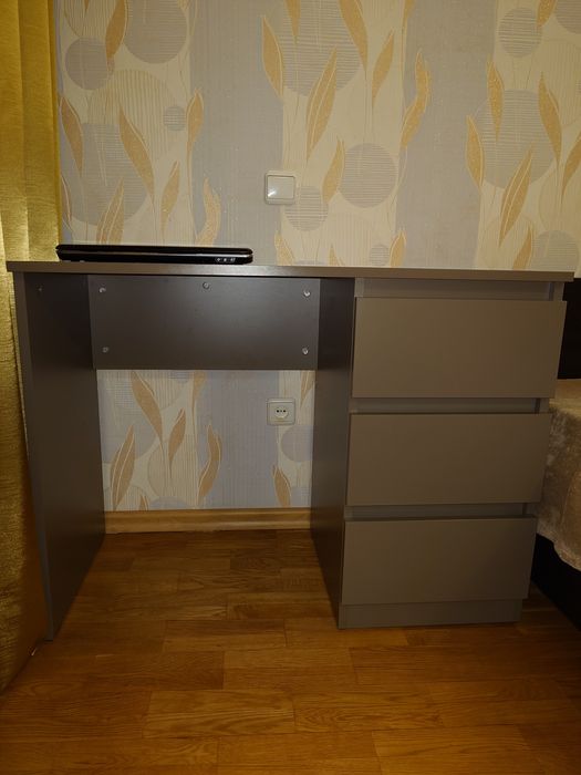 Письменный стол 100*50*75 см