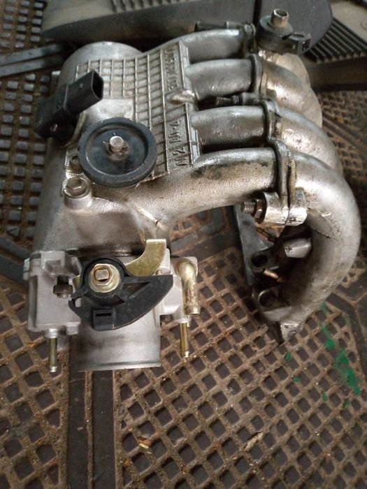 Коллектор впускной  таврия славута сенс. Инжектор  славута сенс ланос