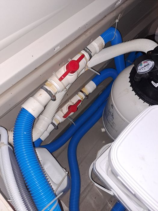 Bomba, filtro, escadas e quadro eléctrico de piscina