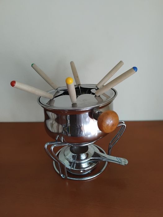 Fondue com acessórios.