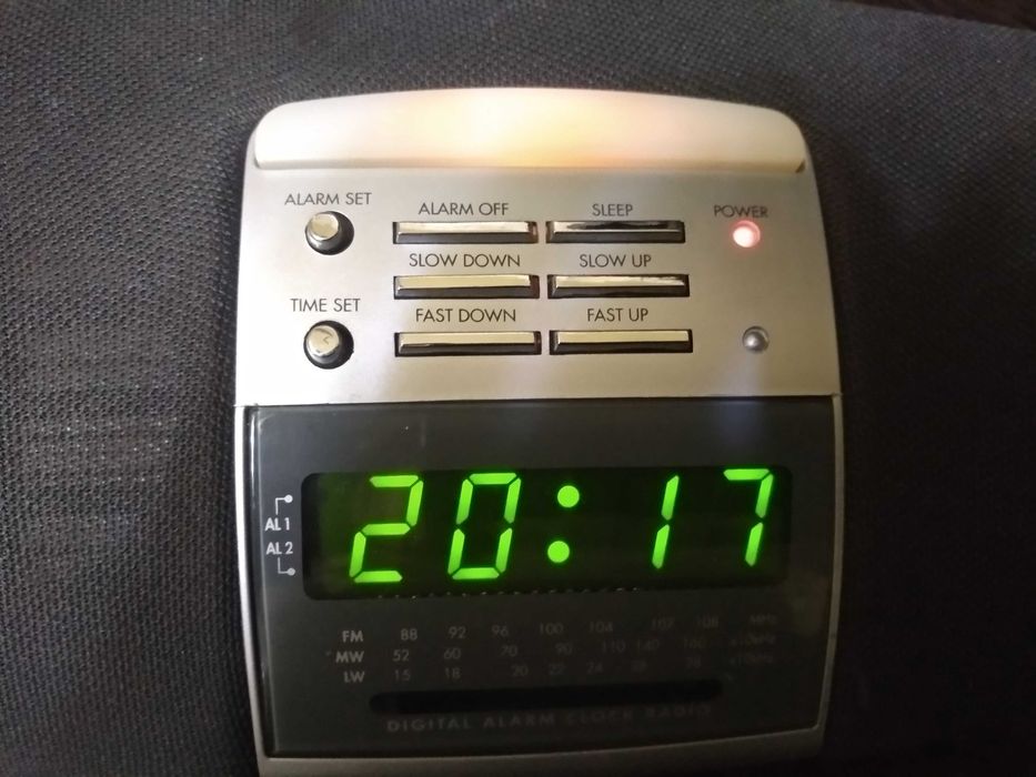 Цифровые часы-будильник Schneider SCR35 с радио FM/MW/LW