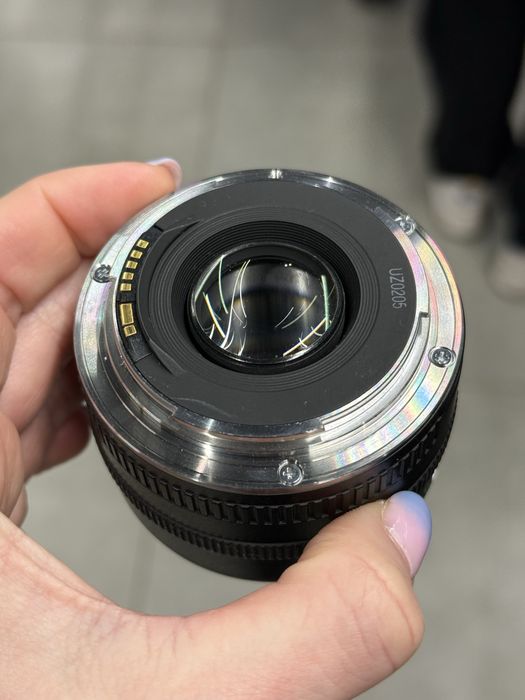 Обʼєктив Canon 35 mm 2.0