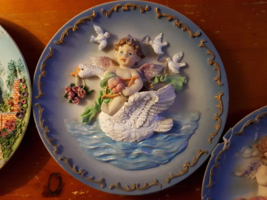 Colecção de 6 quadros redondos em relevo