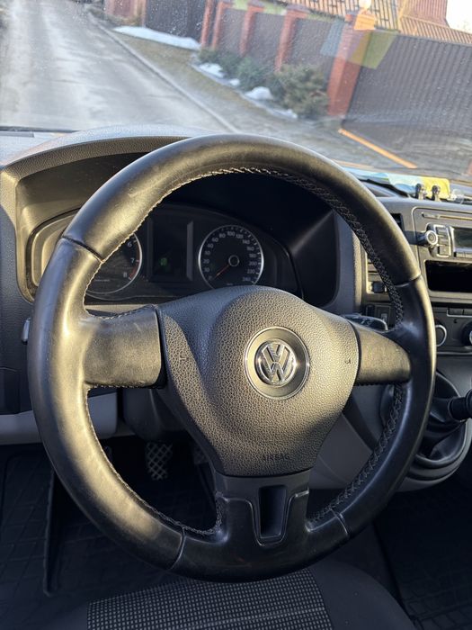 Авто Volkswagen Caravelle 2011 рік 2.0 Газ/Бенз