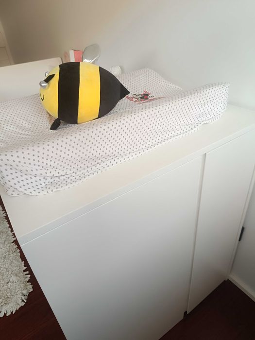 Berço combi ( berço + cómoda muda fraldas + colchão
