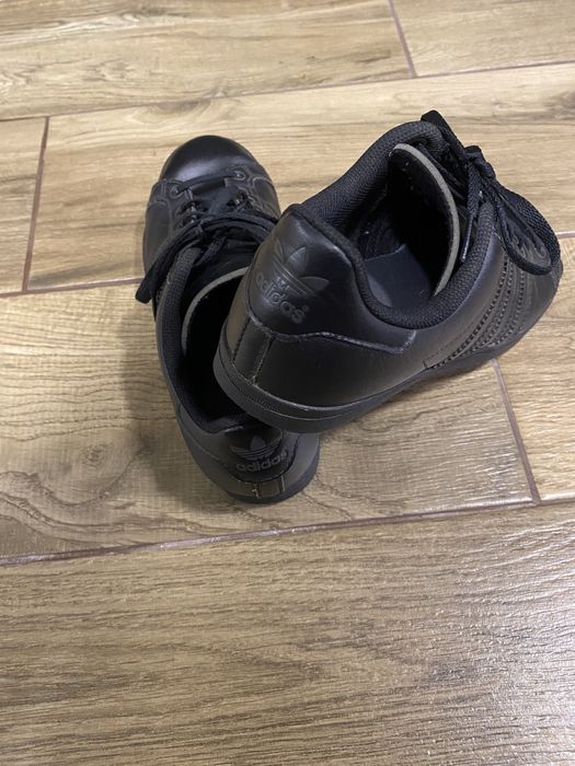 Шкіряні кросівки Адідас 38 розмір