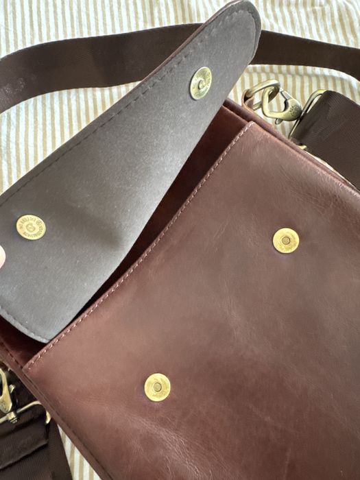 Mala de Ombro em Pele Genuína Castanha | Crossbody Masculina Multicompartimentos