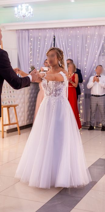 Suknia ślubna czysto biała
