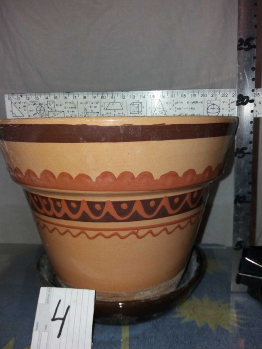 Горшки цветочные Керамические с поддонами.