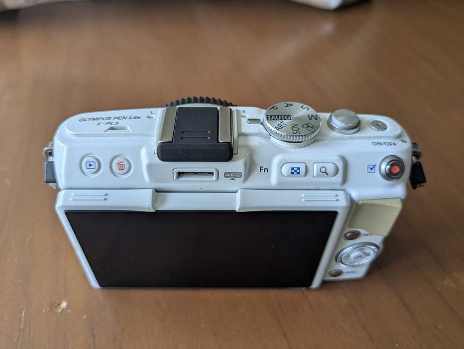 Olympus PEN  E-PL5 Branca - 16 MP