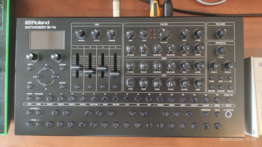Roland SH-4d (como novo)
