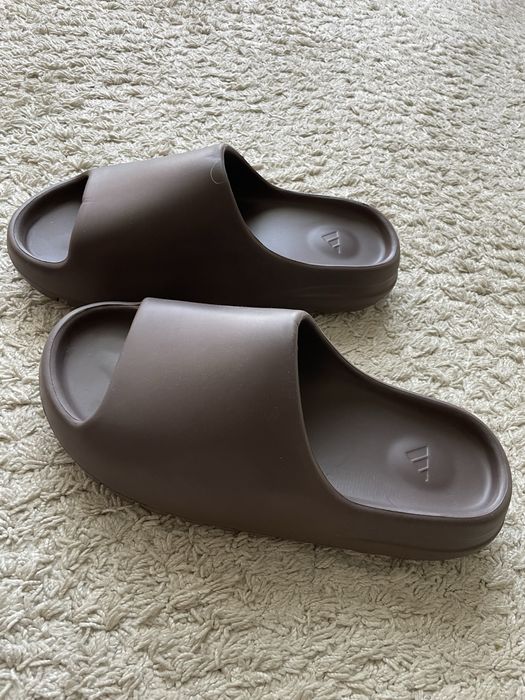 Adidas Yeezy Slide, rozmiar 44, kolor czekoladowy brąz, nowe, orginalne pudelko