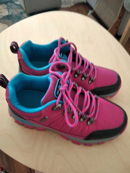 Ténis feminino muito bonito