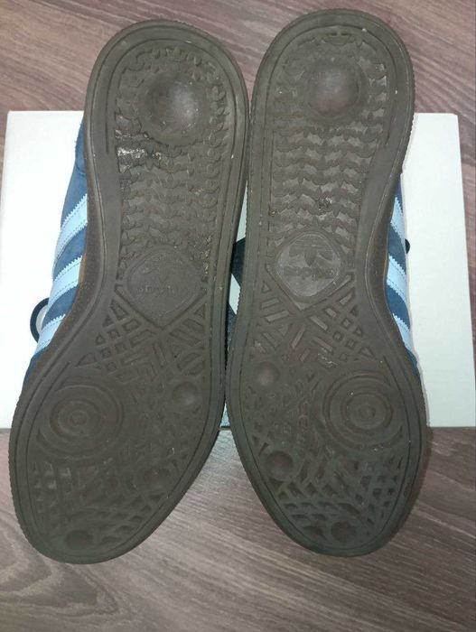 Кросівки adidas замшеві. Нові