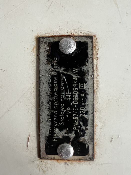 Biala stara metalowa lampka stolowa biurkowa Vintage Loft PRL