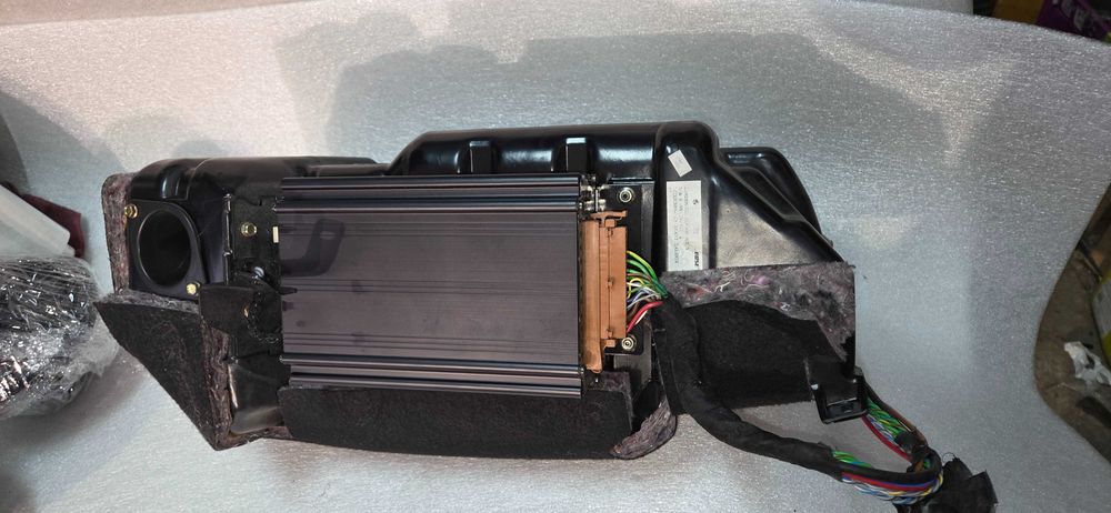 Wzmacniacz tuba subwoofer BOSE Audi A6 C5 FL Kombi