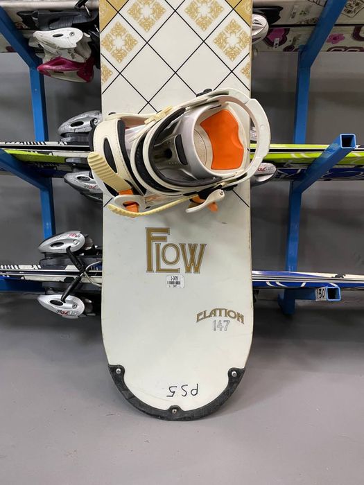 Сноуборд з кріпленням Flow