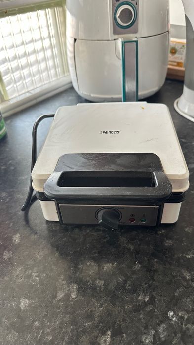 Waffle Maker497978548820398080