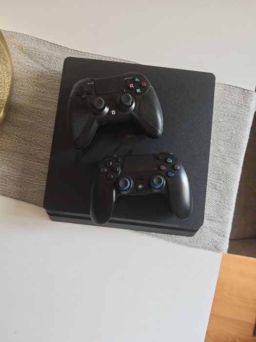 PlayStation 4 com 4 jogos