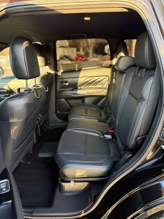 Mitsubishi Outlander      2020