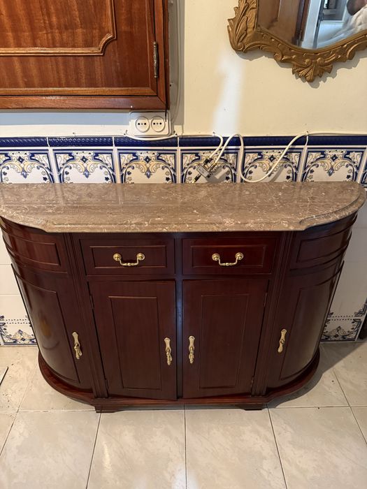 Aparador de madeira COMO NOVO!