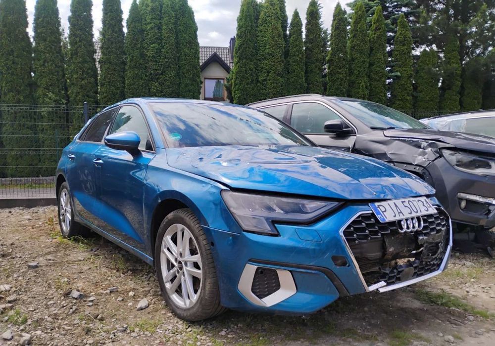 Audi A3 Sportback 2023r, 1.5 Benzyna. Uszkodzony lewy przód. Poobijany.