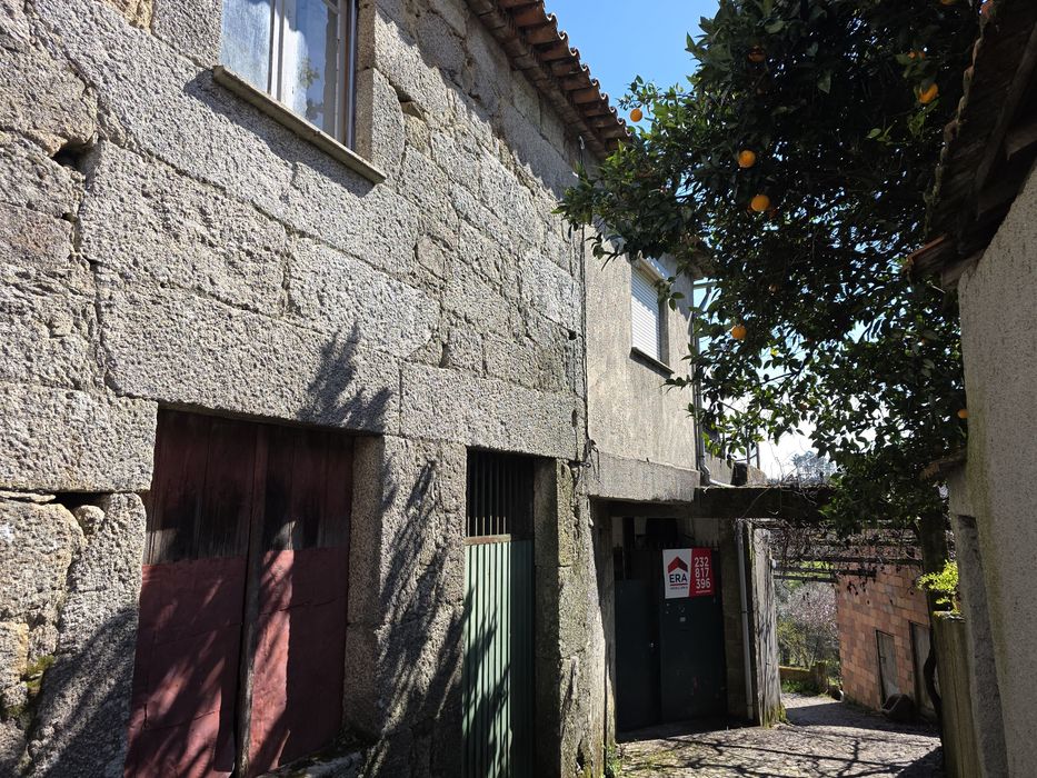 Vende-se  Moradia T3