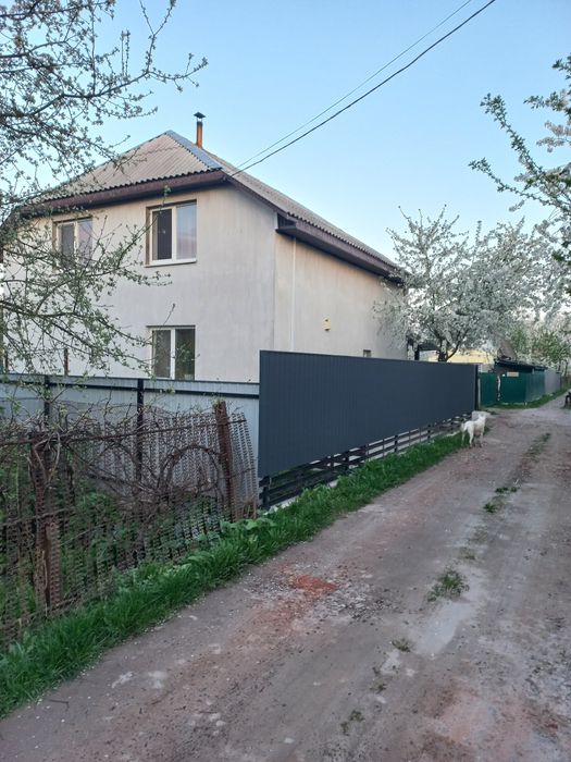 Продам окреморазтошований будинок