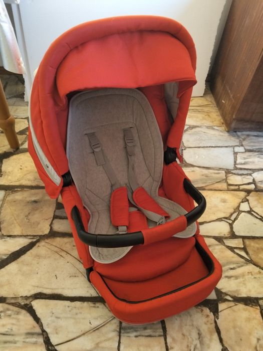 Продам детскую  коляску 2 в 1