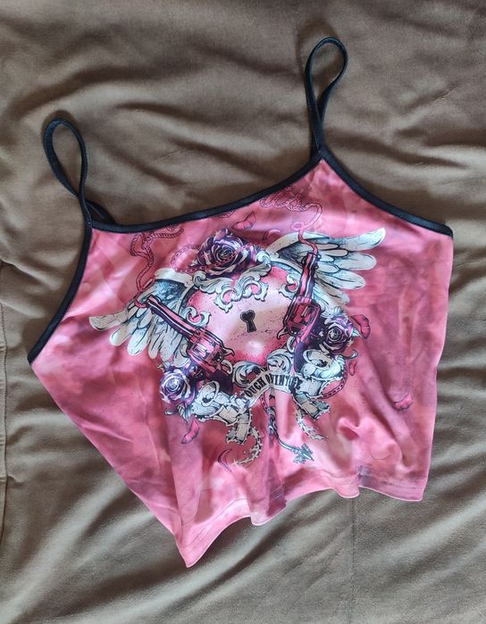 Рожевий топ в стилі Y2K