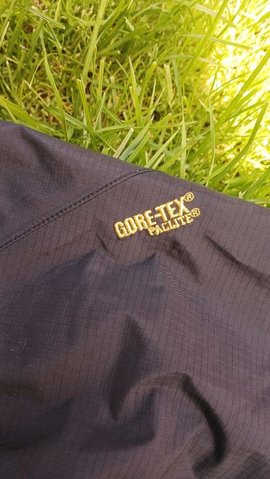Вітровка adidas Gore-Tex.