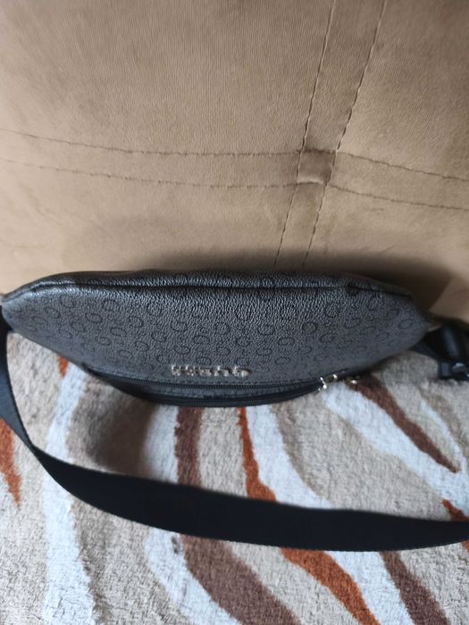 Oryginalna Nerka GUESS Black Monogram (Kod F117)  Stan Idealny jak Nowa.