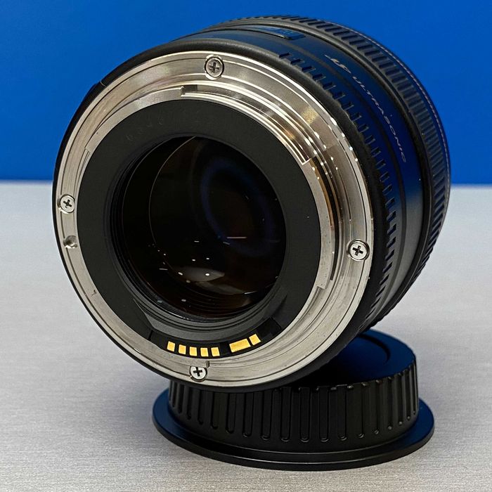 Canon EF 85mm f/1.8 USM