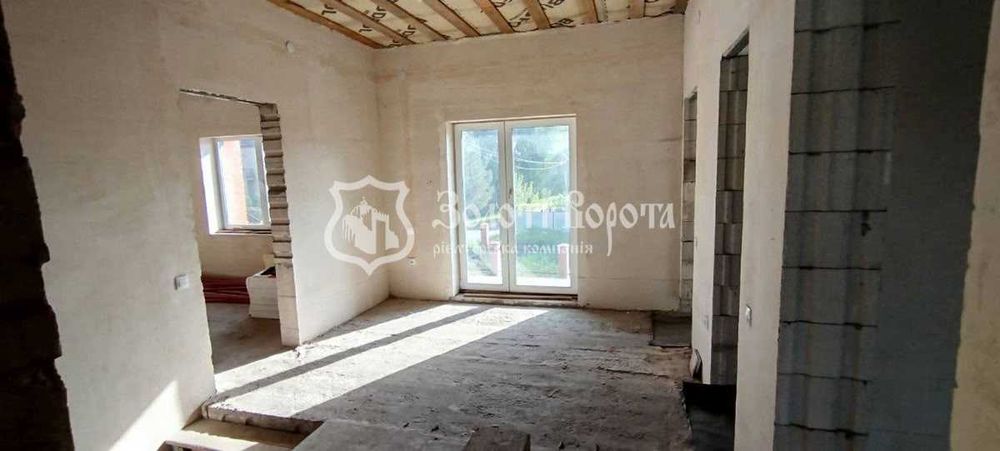 Будинок, 2 пов. Під ремонт. с. Погреби, Броварський район