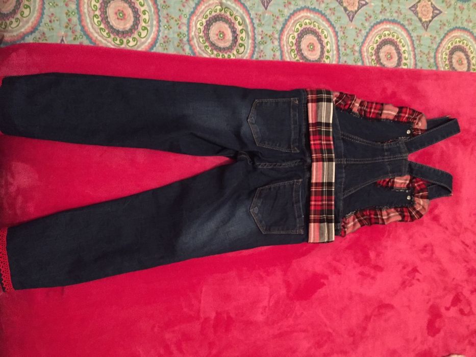 Jardineira tamanho 6 anos.