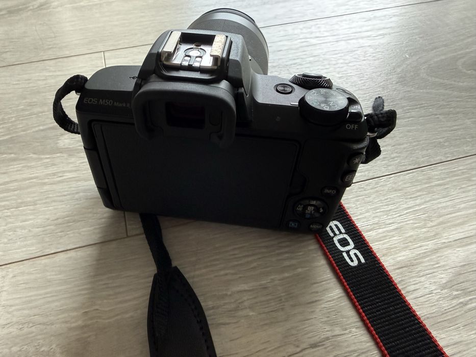Máquina fotográfica Canon EOS M50 Mark II	 com objectiva