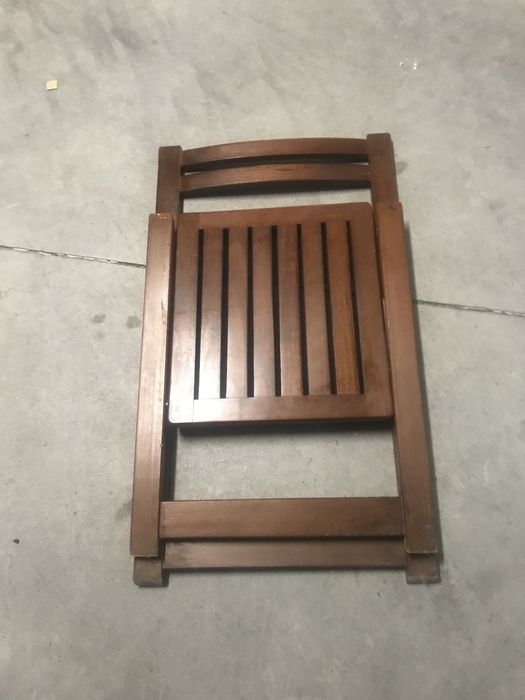 Cadeira em madeira em bom estado