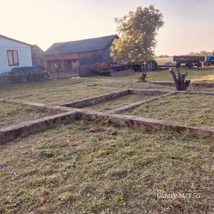 Продається земельна ділянка зі залитим фундаментом.С.Ягідня.