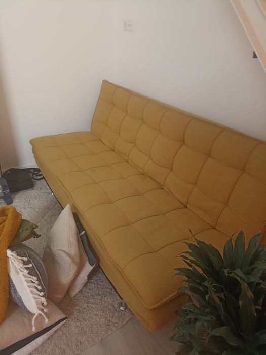 Sofá-cama amarelo para venda
