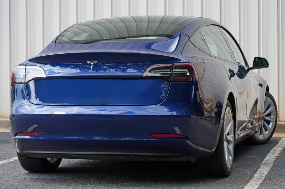 Tesla Model 3      2021